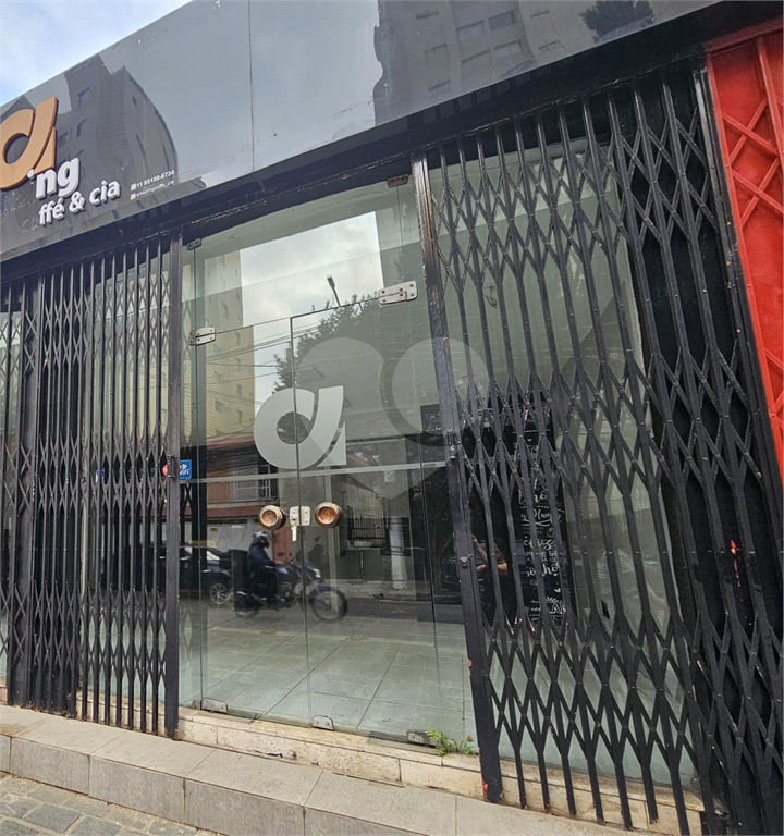 Loja de rua de 32,50m² com 1 salão, área para cozinha, 1 banheiro MOEMA