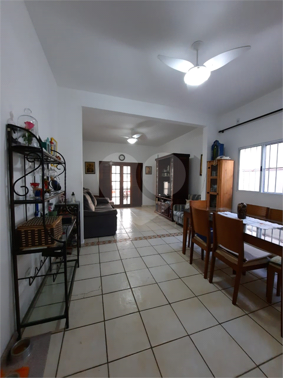 Casa à venda com 3 quartos, 180m² - Foto 1