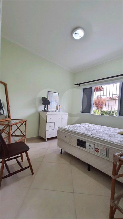 Maravilhosa casa de esquina com 300m² localizada no Balneário Flórida