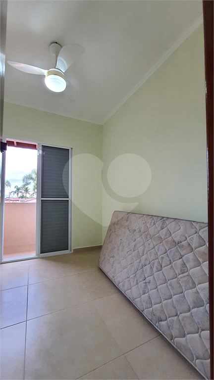 Maravilhosa casa de esquina com 300m² localizada no Balneário Flórida