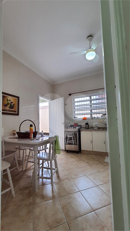 Maravilhosa casa de esquina com 300m² localizada no Balneário Flórida
