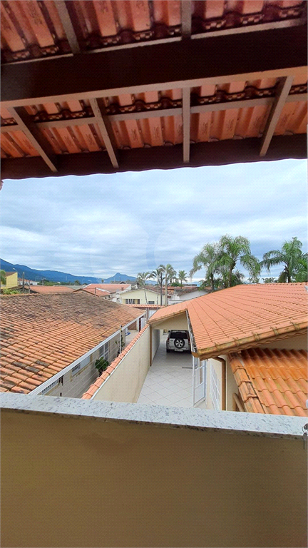 Maravilhosa casa de esquina com 300m² localizada no Balneário Flórida
