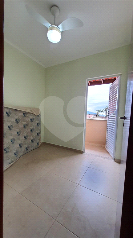 Maravilhosa casa de esquina com 300m² localizada no Balneário Flórida
