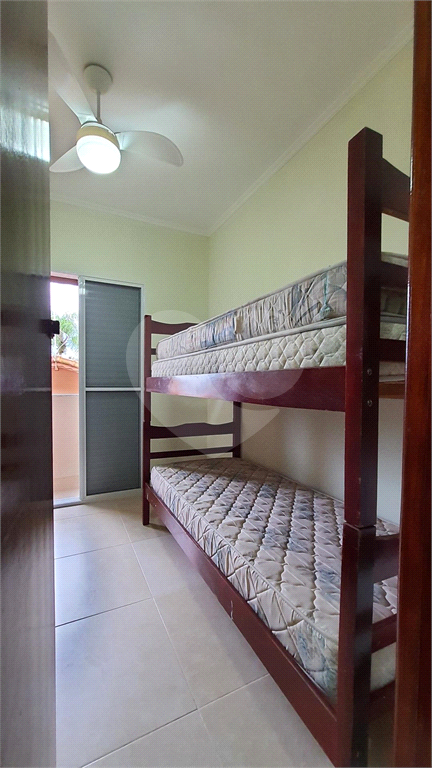 Maravilhosa casa de esquina com 300m² localizada no Balneário Flórida