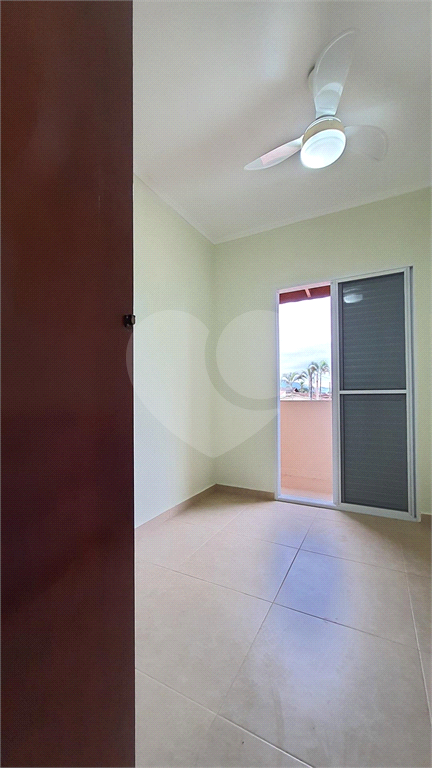 Maravilhosa casa de esquina com 300m² localizada no Balneário Flórida