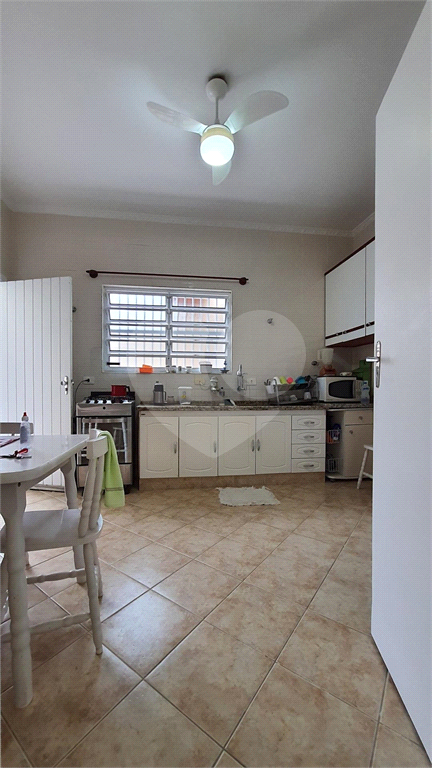 Maravilhosa casa de esquina com 300m² localizada no Balneário Flórida
