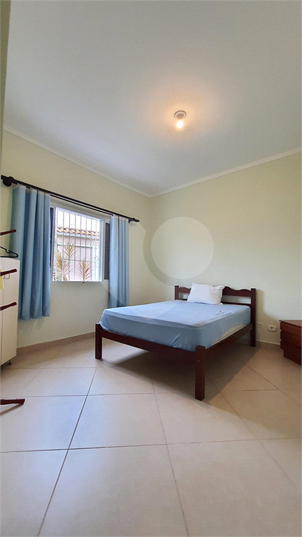 Maravilhosa casa de esquina com 300m² localizada no Balneário Flórida