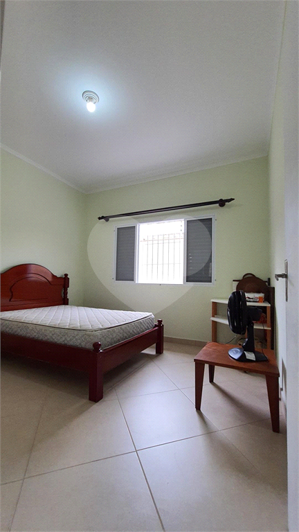 Maravilhosa casa de esquina com 300m² localizada no Balneário Flórida