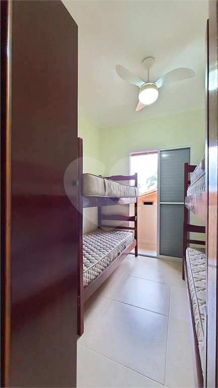 Maravilhosa casa de esquina com 300m² localizada no Balneário Flórida