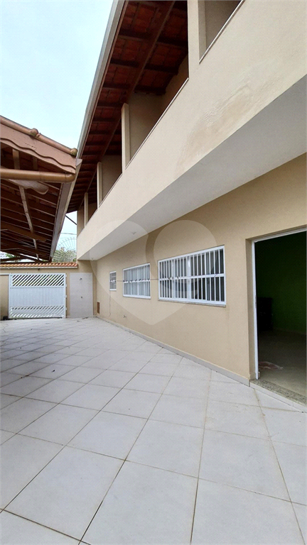 Maravilhosa casa de esquina com 300m² localizada no Balneário Flórida