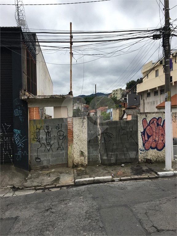 Terreno de 310m² sendo 31m² X 10m²   Limpo e nivelado