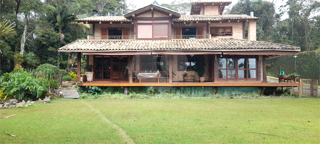 Casa de Condomínio à venda com 3 quartos, 250m² - Foto 1