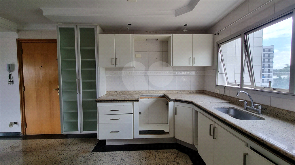 Apto à venda 164m² | 3 dorms (1 suíte) | Living 2 ambientes | 4 vagas + depósito na Água Fria, SP
