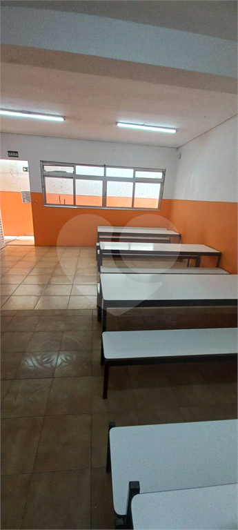 Imóvel comercial com renda