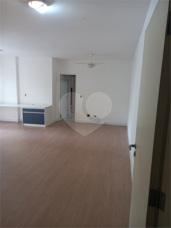 Apartamento no coração da Vila Olímpia, 76m², 3 dorms, 1 suíte, 3 banheiros, 1 vaga.