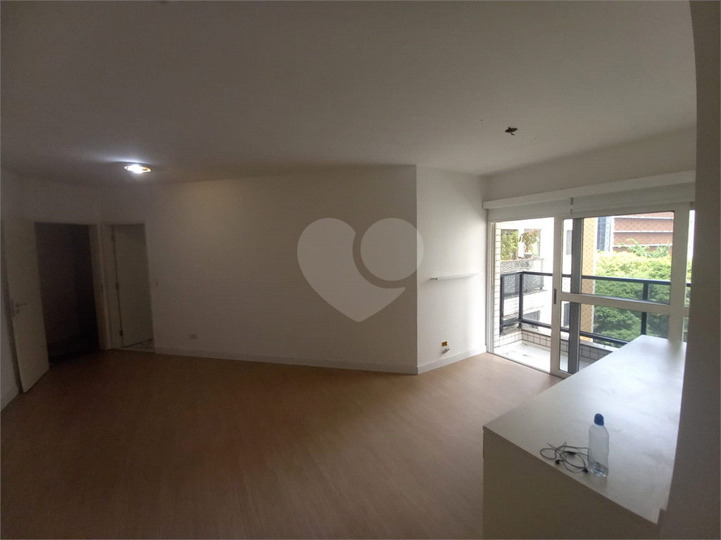 Apartamento no coração da Vila Olímpia, 76m², 3 dorms, 1 suíte, 3 banheiros, 1 vaga.