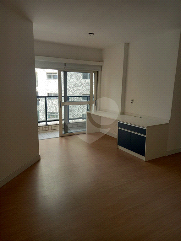 Apartamento no coração da Vila Olímpia, 76m², 3 dorms, 1 suíte, 3 banheiros, 1 vaga.