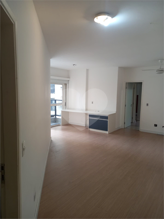 Apartamento no coração da Vila Olímpia, 76m², 3 dorms, 1 suíte, 3 banheiros, 1 vaga.