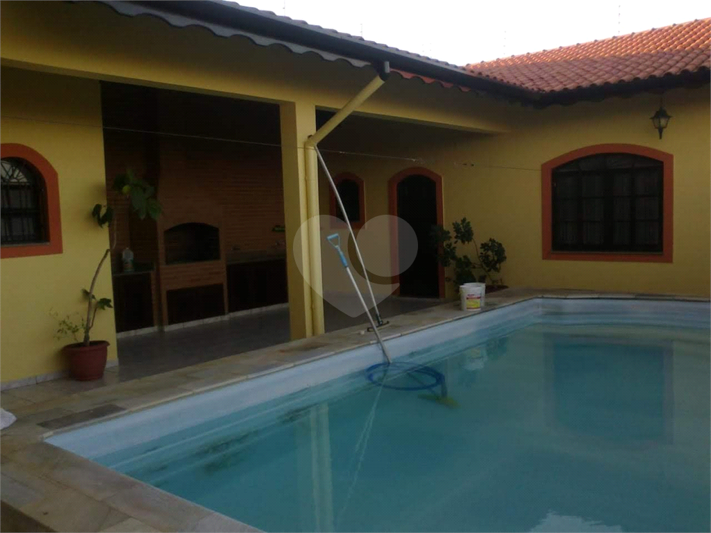 LINDO SOBRADO EM FRENTE AO MAR