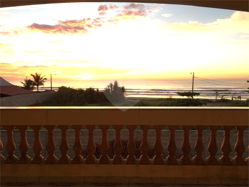 LINDO SOBRADO EM FRENTE AO MAR