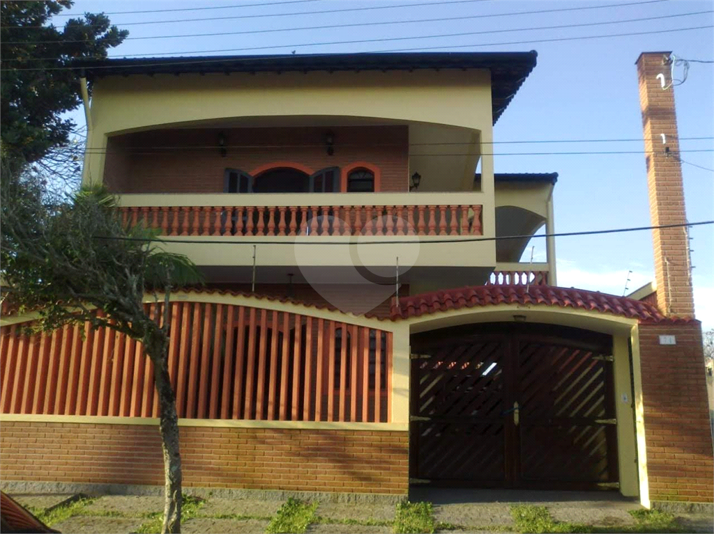 LINDO SOBRADO EM FRENTE AO MAR