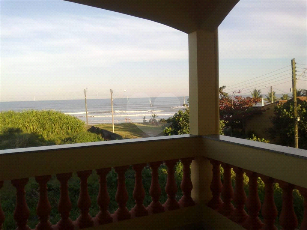 LINDO SOBRADO EM FRENTE AO MAR