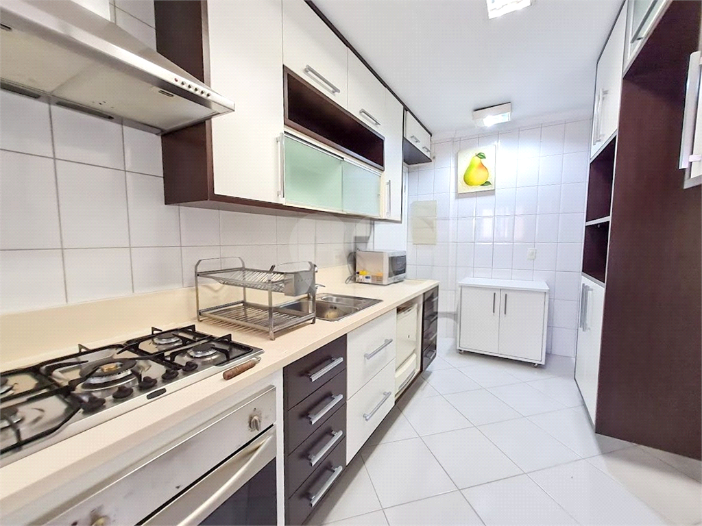 Apartamento à venda ou locação, com 3 dorms, 1 suíte e 2 vagas de garagem em Pompéia!