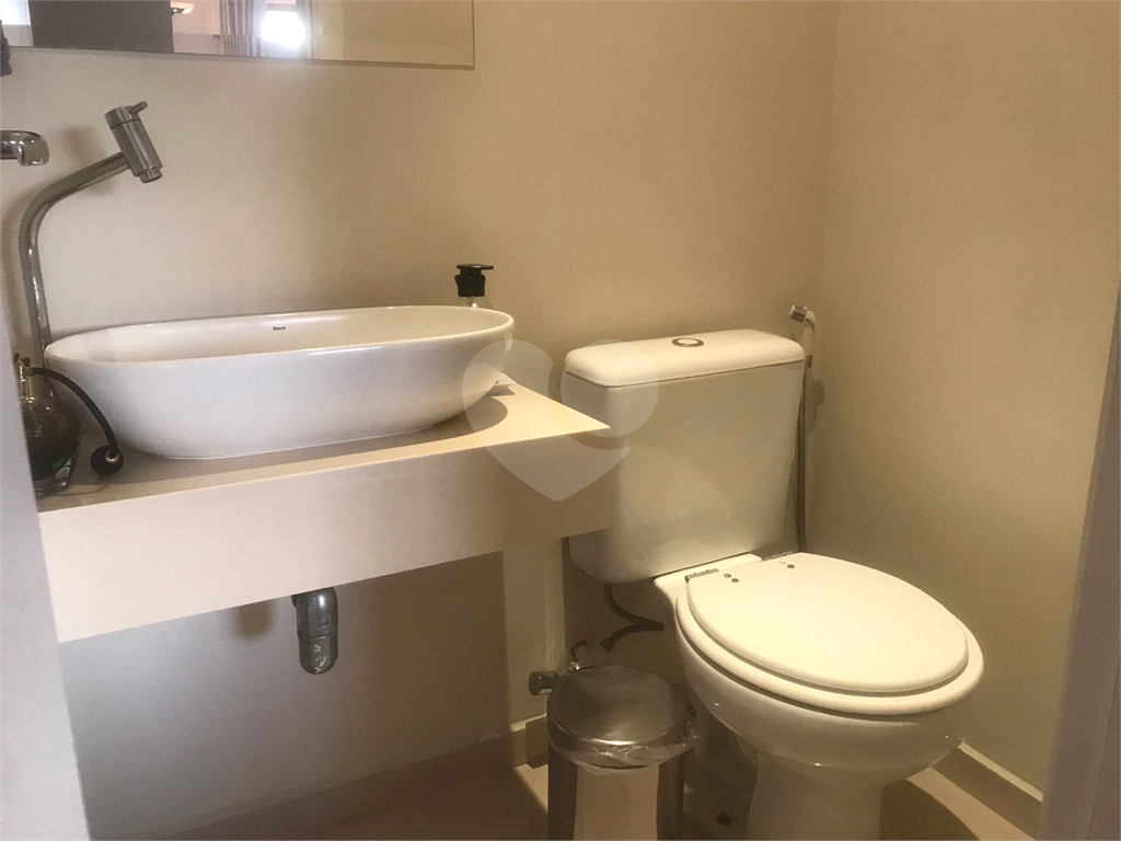 Apartamento à venda ou locação, com 3 dorms, 1 suíte e 2 vagas de garagem em Pompéia!