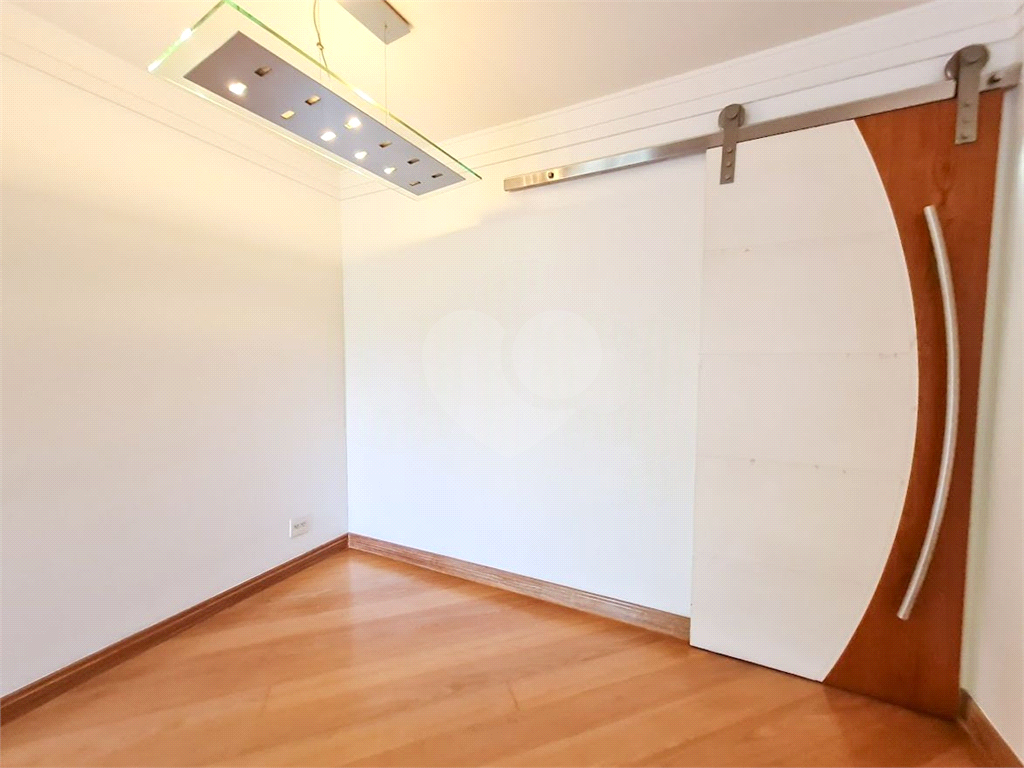 Apartamento à venda ou locação, com 3 dorms, 1 suíte e 2 vagas de garagem em Pompéia!