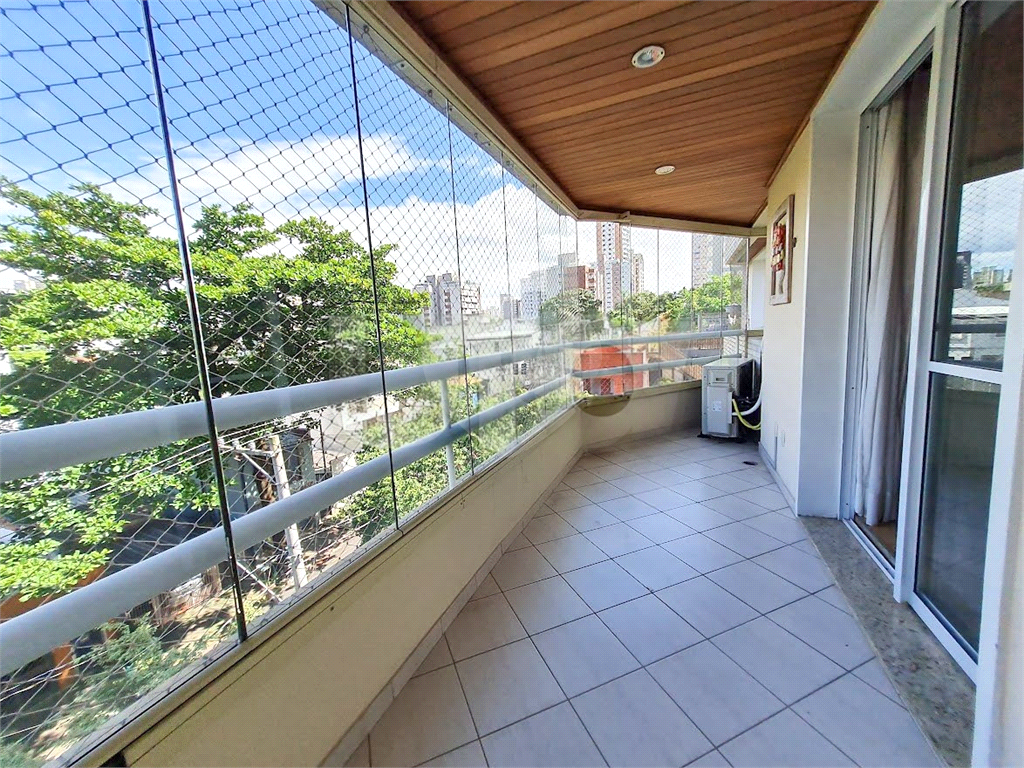 Apartamento à venda ou locação, com 3 dorms, 1 suíte e 2 vagas de garagem em Pompéia!