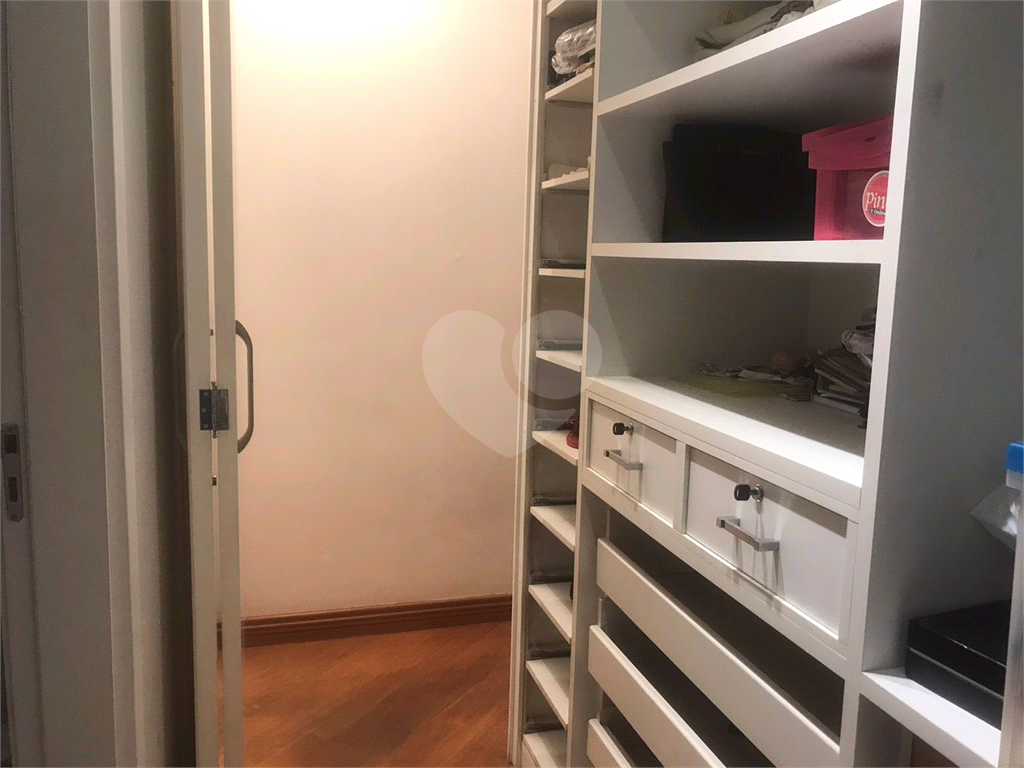 Apartamento à venda ou locação, com 3 dorms, 1 suíte e 2 vagas de garagem em Pompéia!