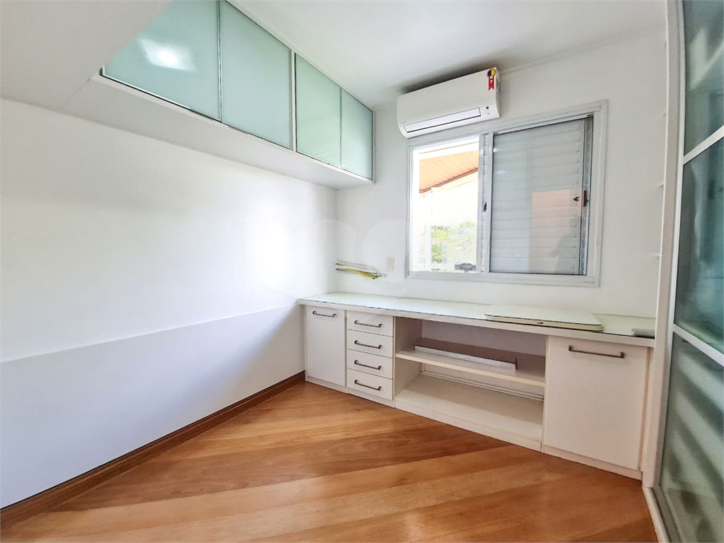 Apartamento à venda ou locação, com 3 dorms, 1 suíte e 2 vagas de garagem em Pompéia!
