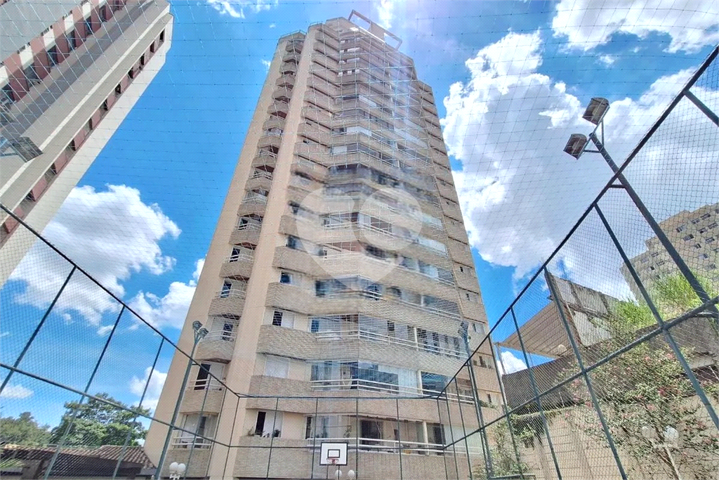 Apartamento à venda ou locação, com 3 dorms, 1 suíte e 2 vagas de garagem em Pompéia!