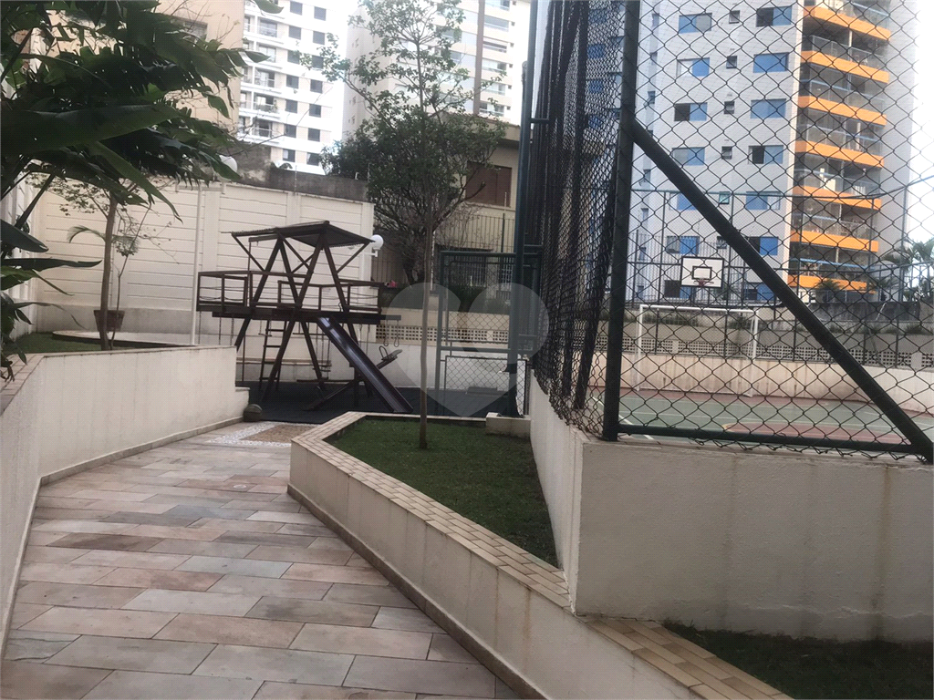 Apartamento à venda ou locação, com 3 dorms, 1 suíte e 2 vagas de garagem em Pompéia!