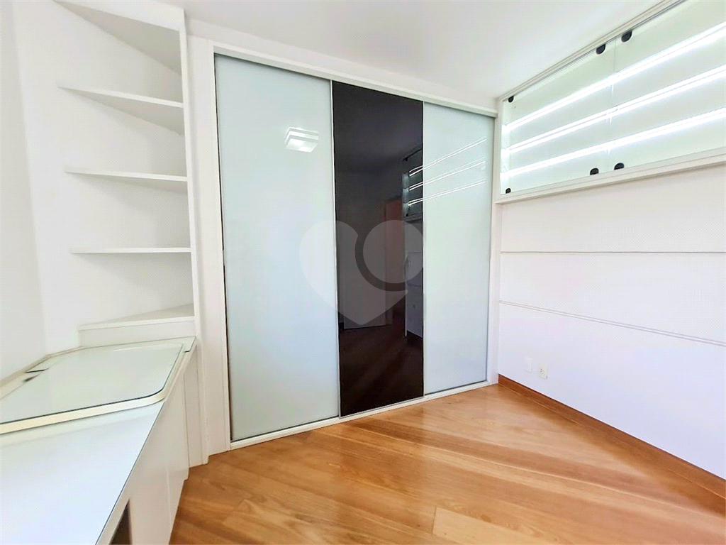 Apartamento à venda ou locação, com 3 dorms, 1 suíte e 2 vagas de garagem em Pompéia!