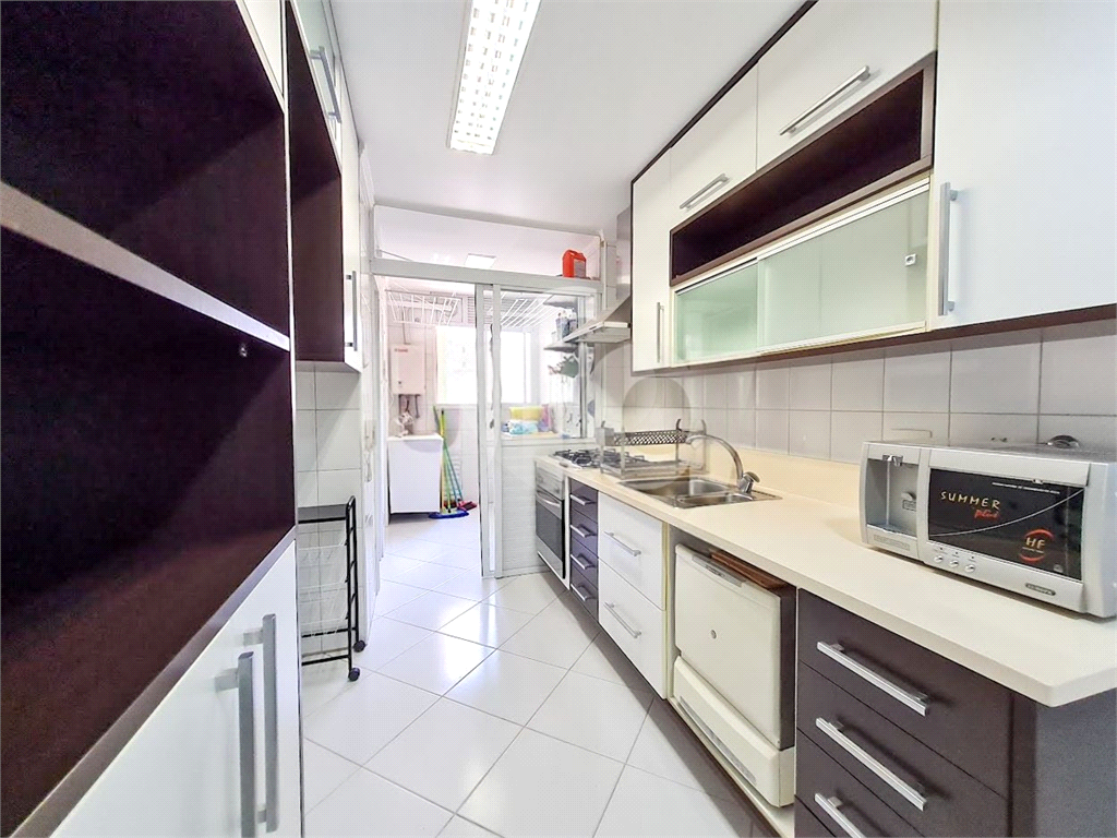 Apartamento à venda ou locação, com 3 dorms, 1 suíte e 2 vagas de garagem em Pompéia!