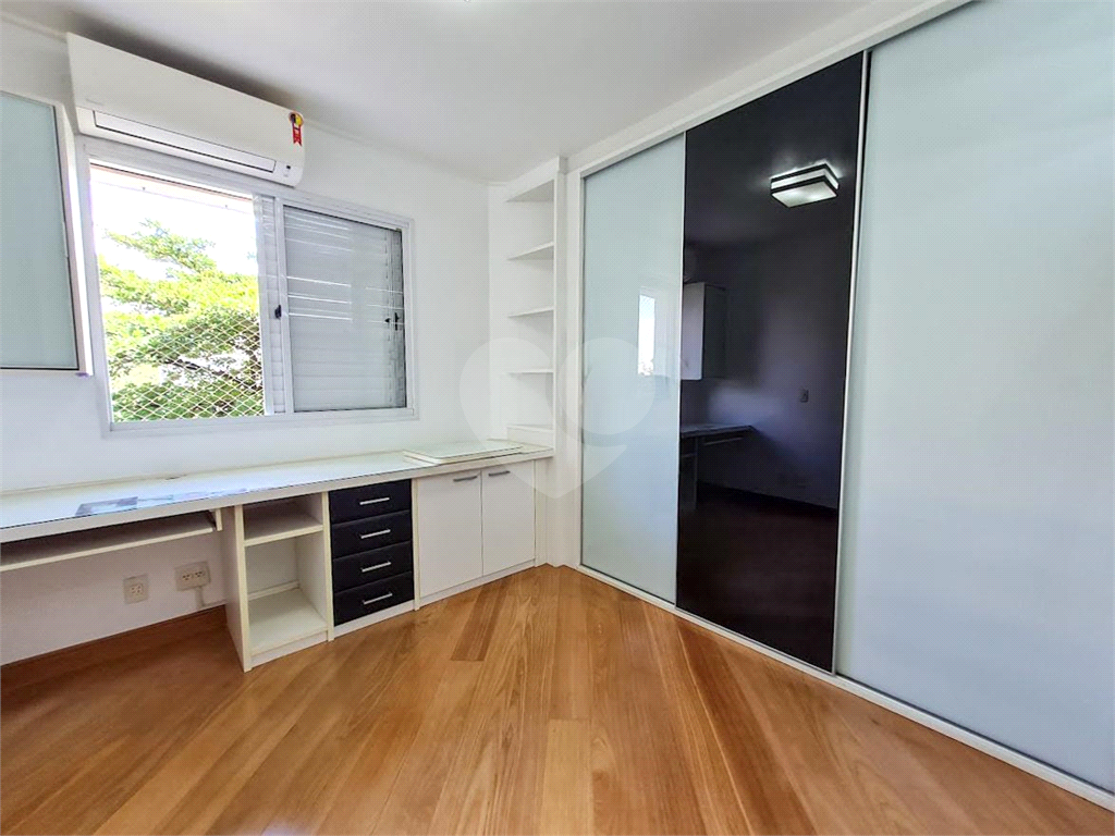 Apartamento à venda ou locação, com 3 dorms, 1 suíte e 2 vagas de garagem em Pompéia!