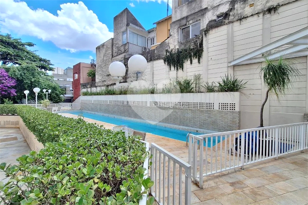Apartamento à venda ou locação, com 3 dorms, 1 suíte e 2 vagas de garagem em Pompéia!