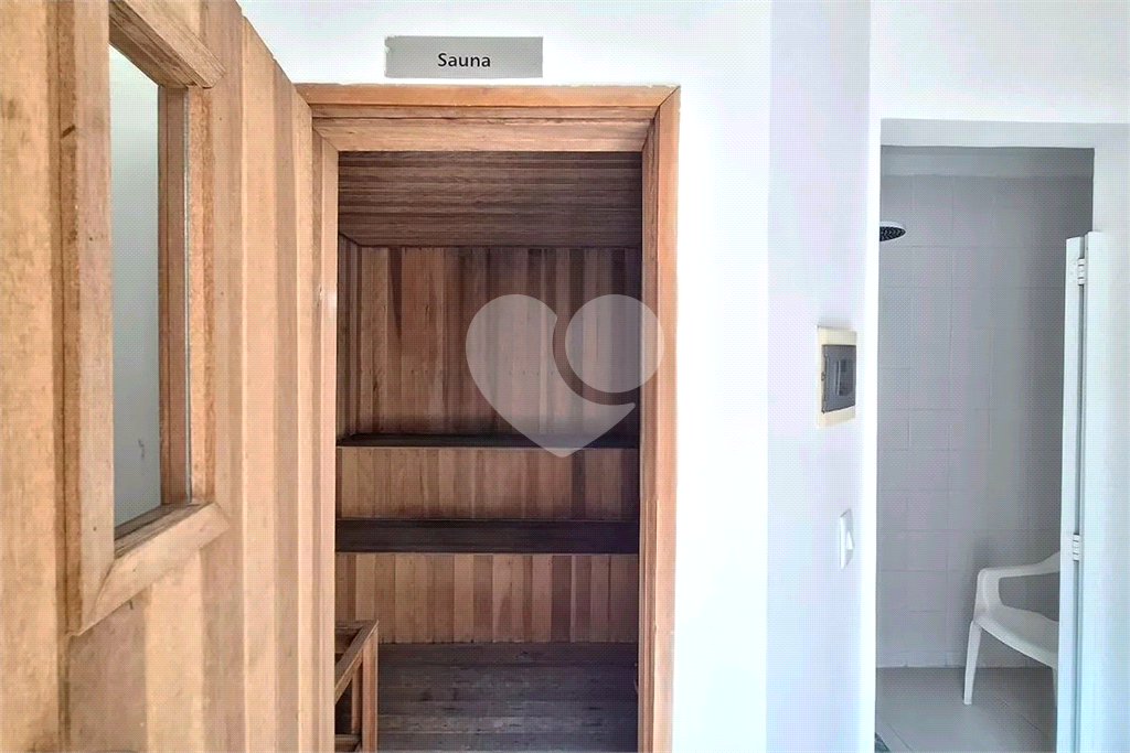 Apartamento à venda ou locação, com 3 dorms, 1 suíte e 2 vagas de garagem em Pompéia!