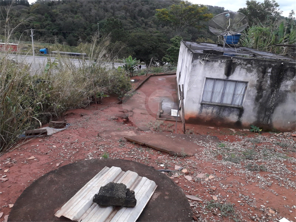 Terreno   com   443   metros –   Casa   de  45  metros –   1 dorm – banheiro – sala - 1 vaga 