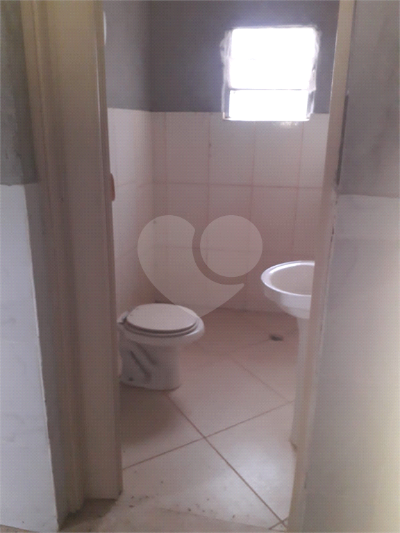 Terreno   com   443   metros –   Casa   de  45  metros –   1 dorm – banheiro – sala - 1 vaga 