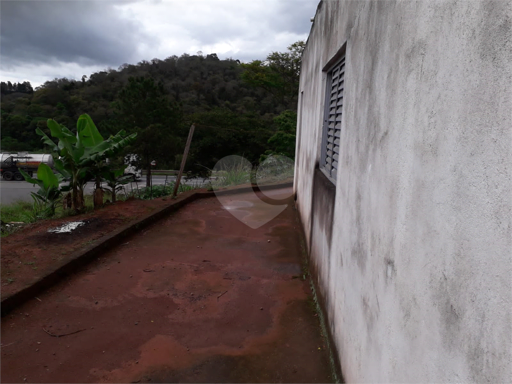 Terreno   com   443   metros –   Casa   de  45  metros –   1 dorm – banheiro – sala - 1 vaga 