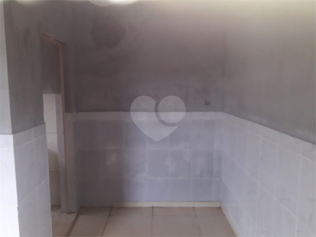 Terreno   com   443   metros –   Casa   de  45  metros –   1 dorm – banheiro – sala - 1 vaga 