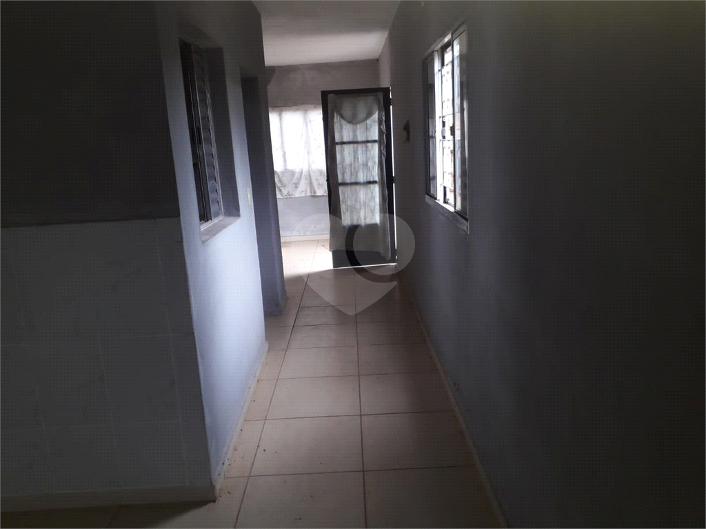 Terreno   com   443   metros –   Casa   de  45  metros –   1 dorm – banheiro – sala - 1 vaga 