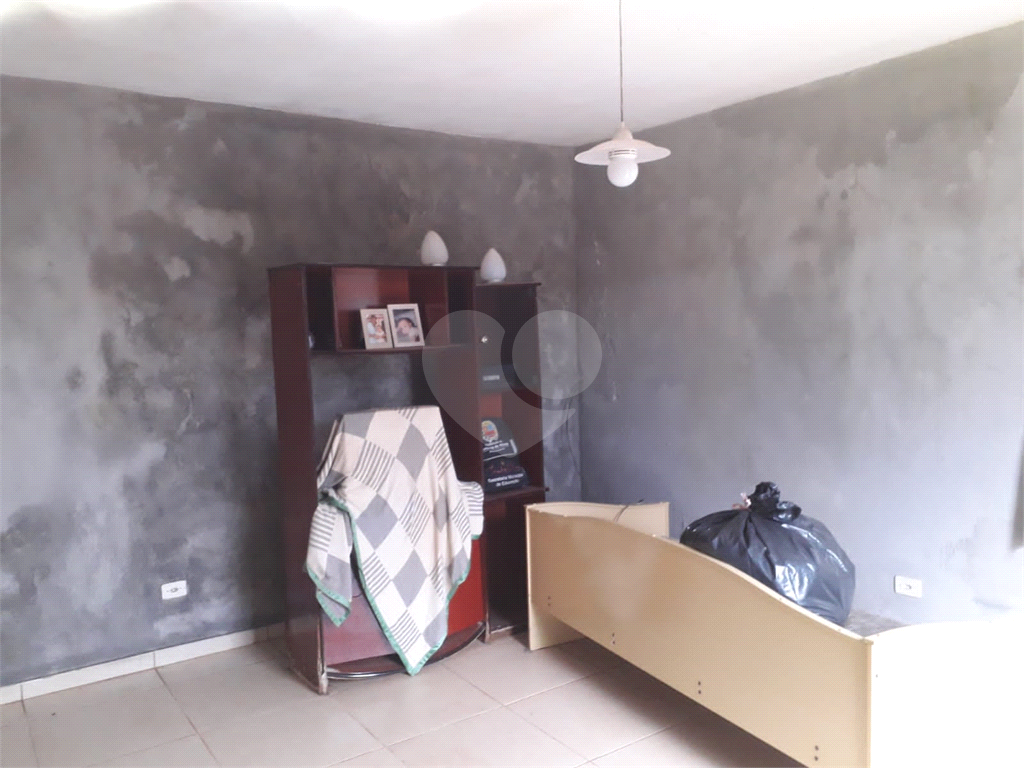 Terreno   com   443   metros –   Casa   de  45  metros –   1 dorm – banheiro – sala - 1 vaga 