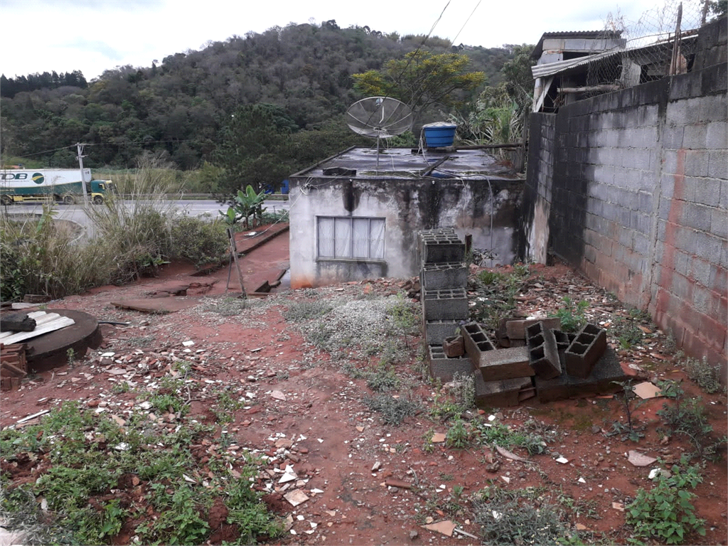 Terreno   com   443   metros –   Casa   de  45  metros –   1 dorm – banheiro – sala - 1 vaga 