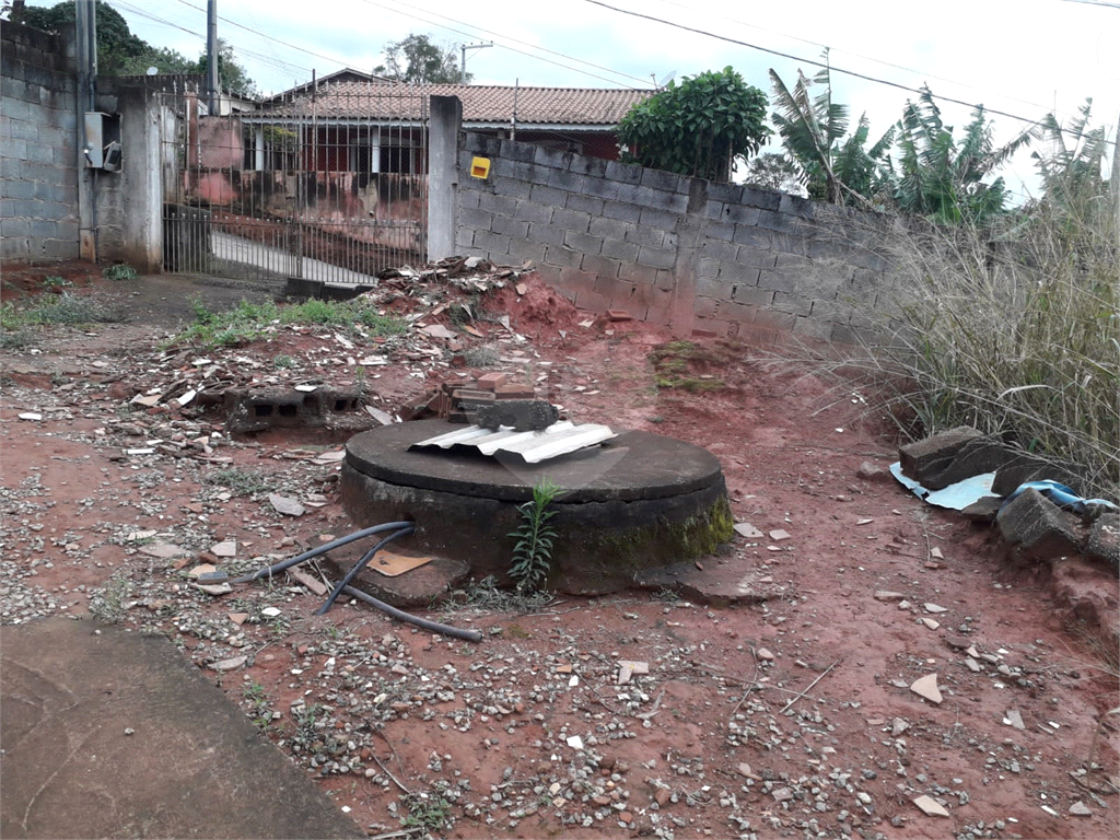 Terreno   com   443   metros –   Casa   de  45  metros –   1 dorm – banheiro – sala - 1 vaga 