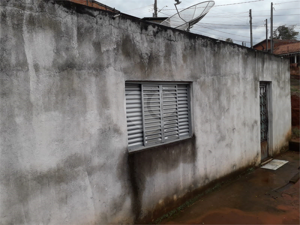 Terreno   com   443   metros –   Casa   de  45  metros –   1 dorm – banheiro – sala - 1 vaga 
