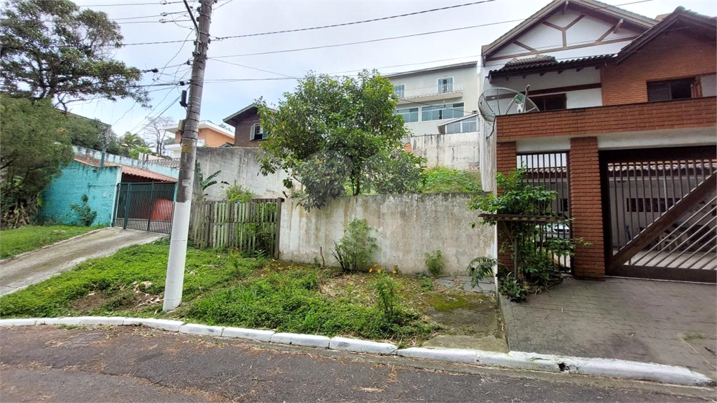 Terreno no Barro Branco com área total 295,35 m2 - 12 mts de frente