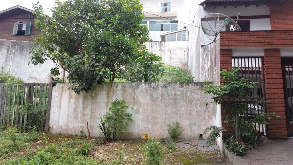 Terreno no Barro Branco com área total 295,35 m2 - 12 mts de frente